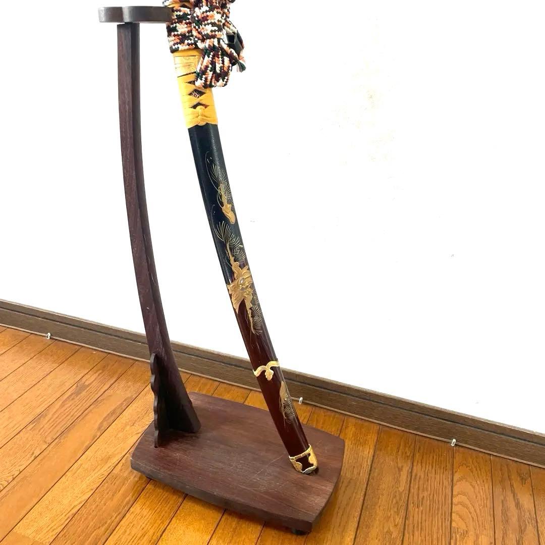 日本刀 模造刀　木瓜形鍔　蒔絵塗風鞘　陣太刀　収納袋　飾り台付き