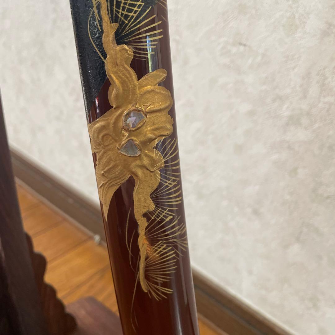 日本刀 模造刀　木瓜形鍔　蒔絵塗風鞘　陣太刀　収納袋　飾り台付き