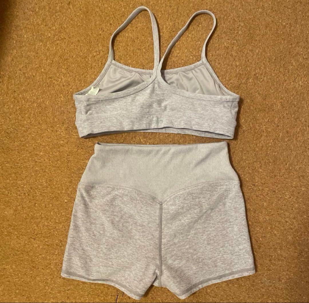 alo yoga アロー　ヨガ　ブラトップ　ショートパンツ