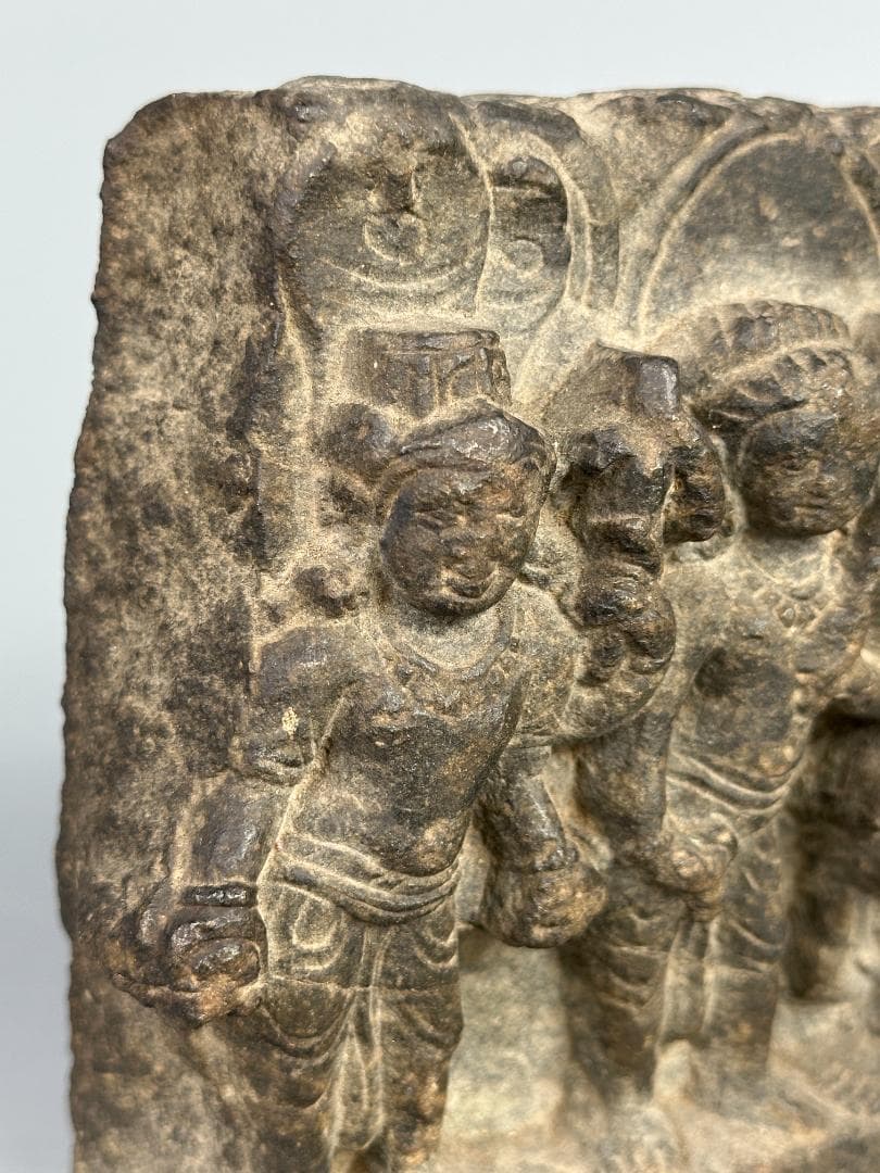 仏教美術ガンダーラ美術　石仏レリーフ彫刻人物像　石彫装飾　 古代インド　古物保証