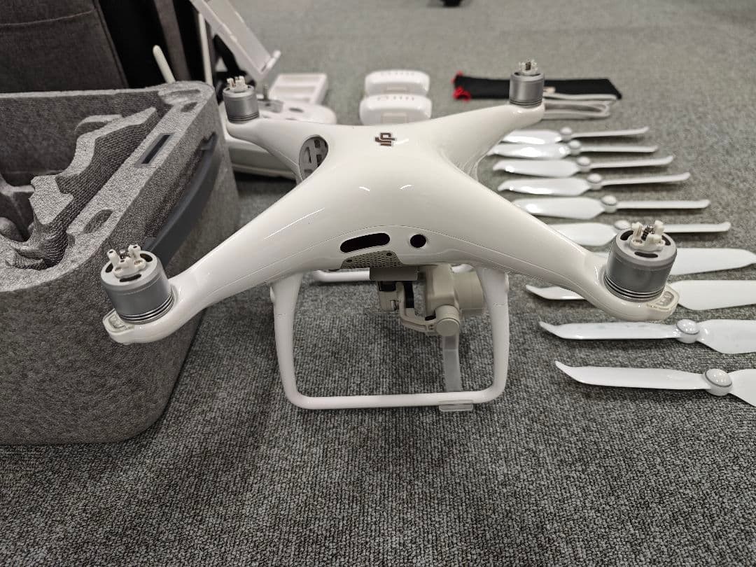美品! DJI Phantom 4 PRO V2.0、バッテリー3個付