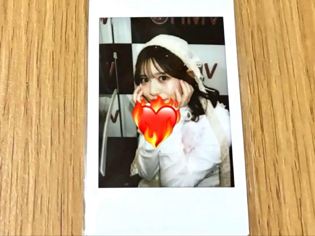 月足天音　LARME チェキ