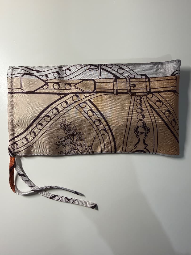 新品・未使用・希少【HERMES エルメス高級シルク製アイマスク＆専用ポーチ】