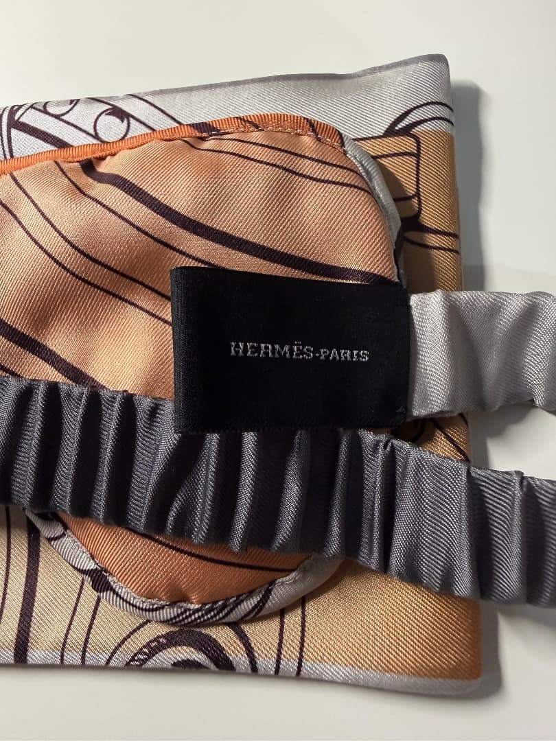 新品・未使用・希少【HERMES エルメス高級シルク製アイマスク＆専用ポーチ】