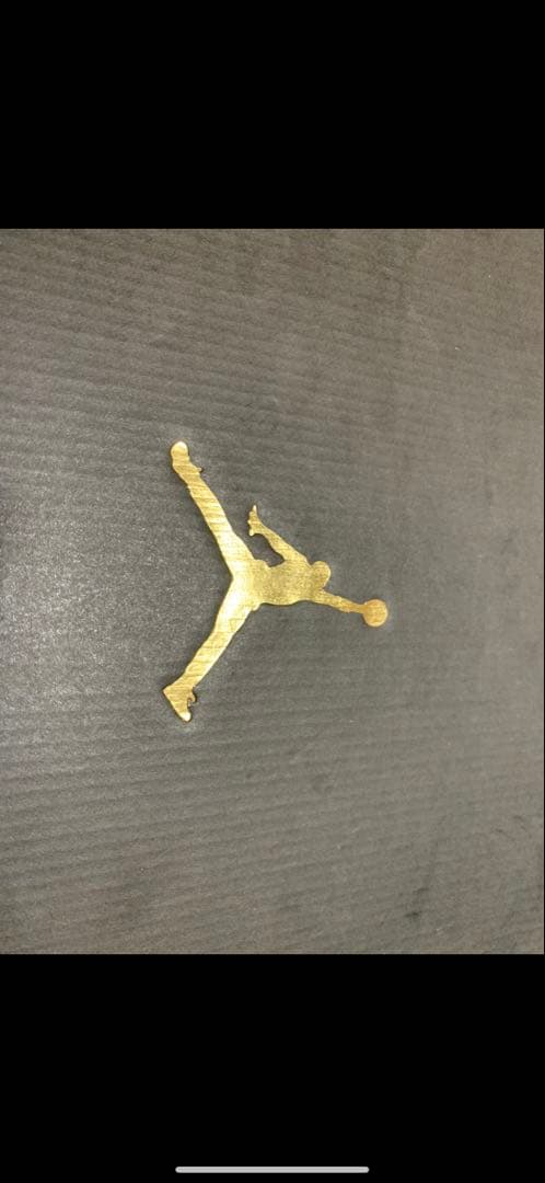 エアジョーダン 11 レトロLOWのブラック/レッド