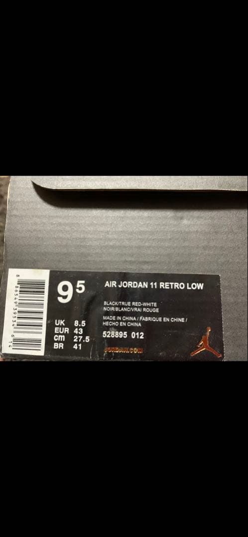 エアジョーダン 11 レトロLOWのブラック/レッド