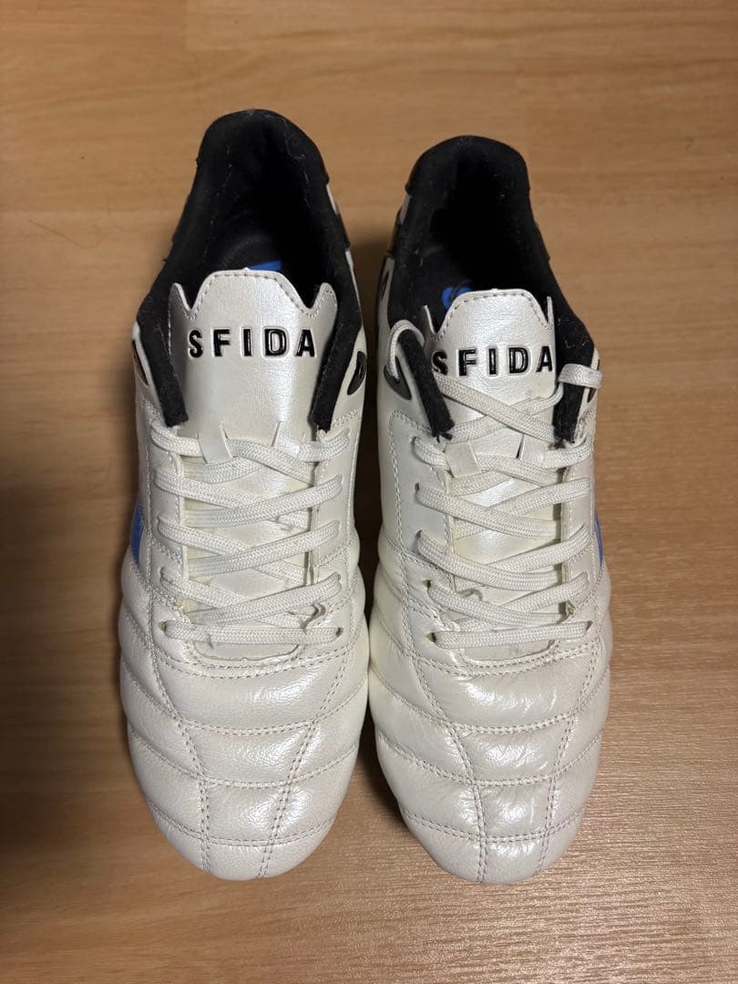SFIDA ホワイト スパイクシューズ AG