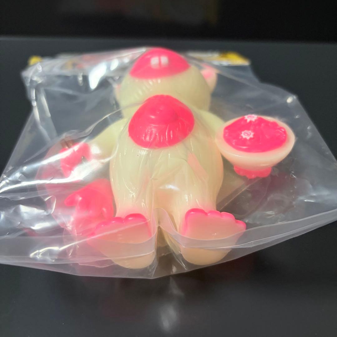 ランペイジトイズ x One up. 快獣ブースカ 蓄光 蛍光ピンク ソフビ