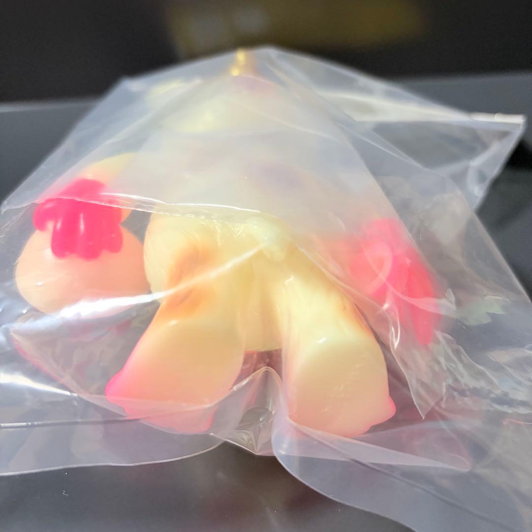 ランペイジトイズ x One up. 快獣ブースカ 蓄光 蛍光ピンク ソフビ