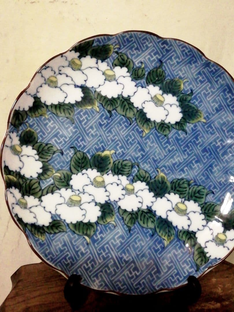 京都の老舗ブランド「たち吉」の大皿/ 英国で高値取引