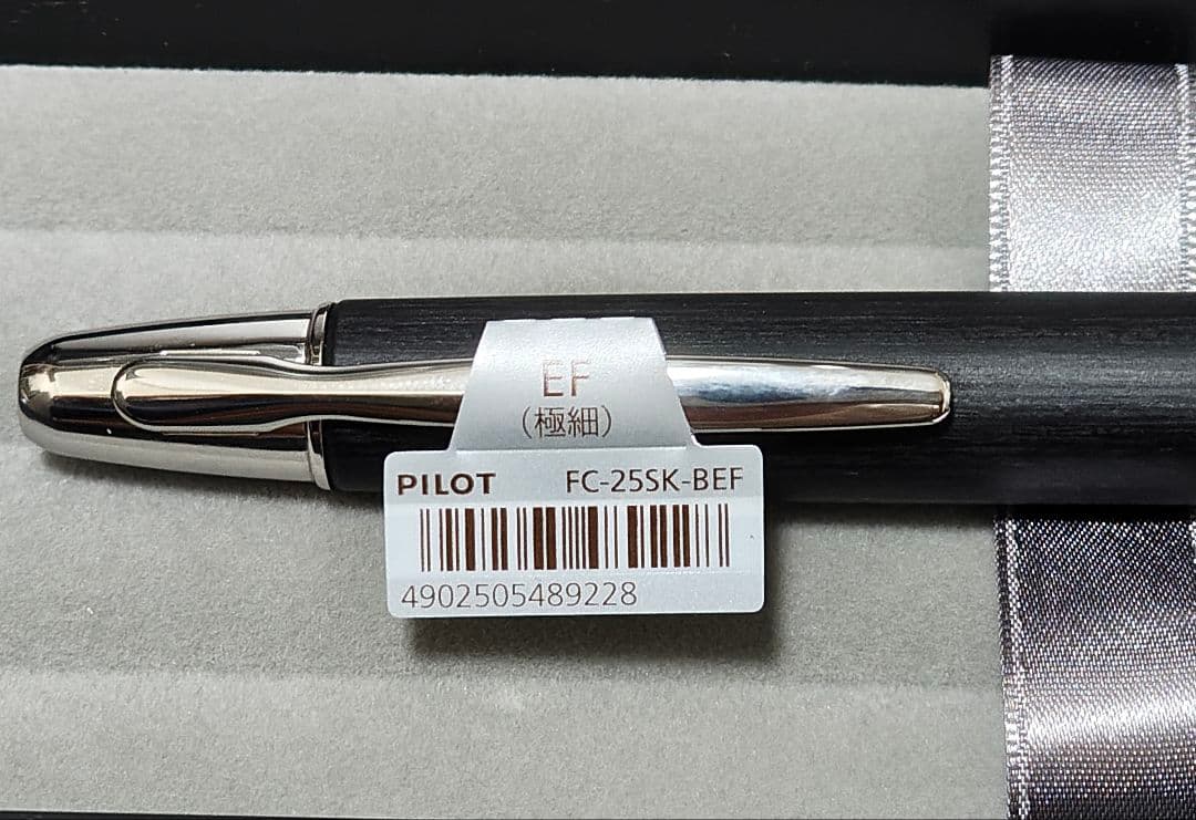 PILOT キャップレス木軸　万年筆　ブラック　EF極細