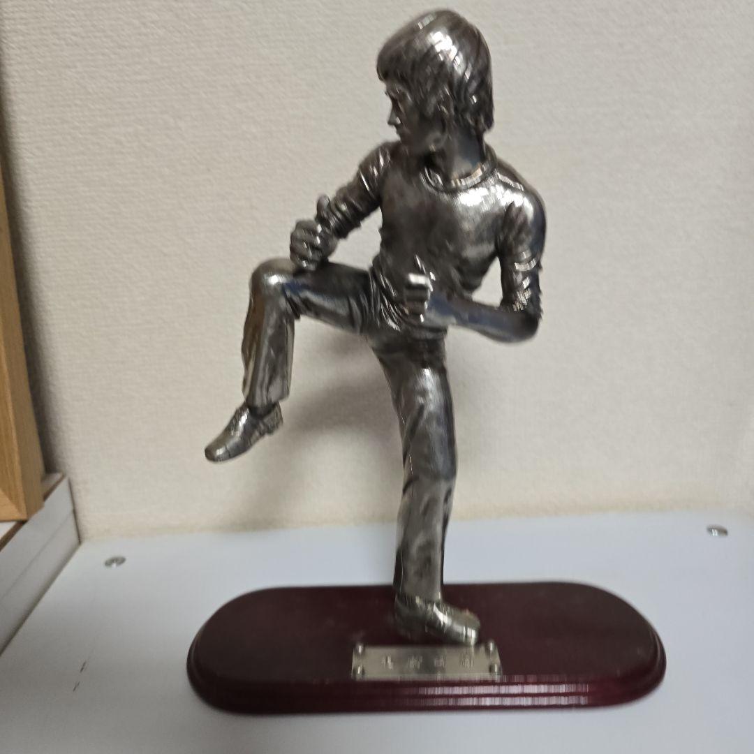 ブルースリーの置物