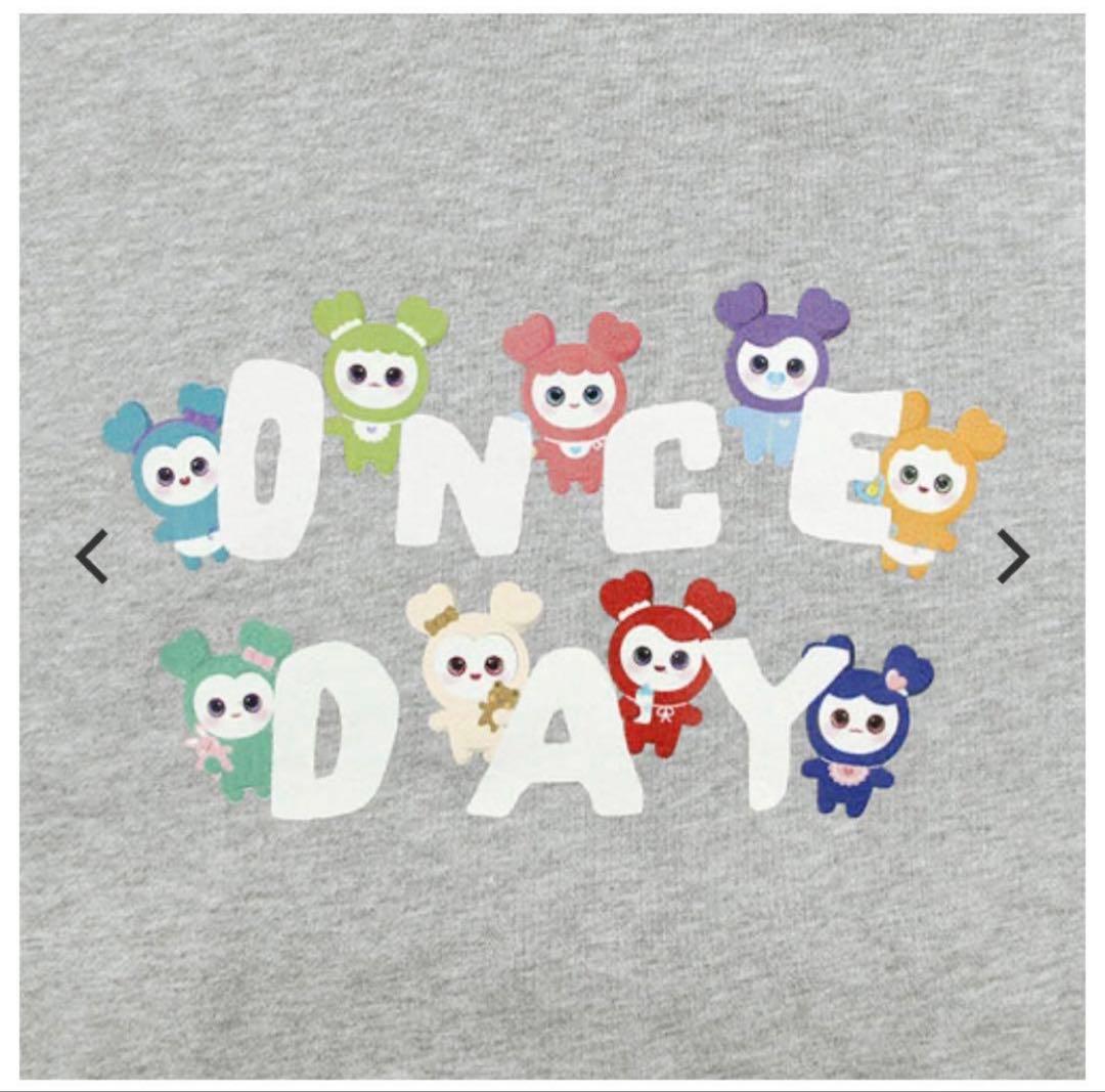 【美品】TWICE ONCE DAY 2022 フーディ　２