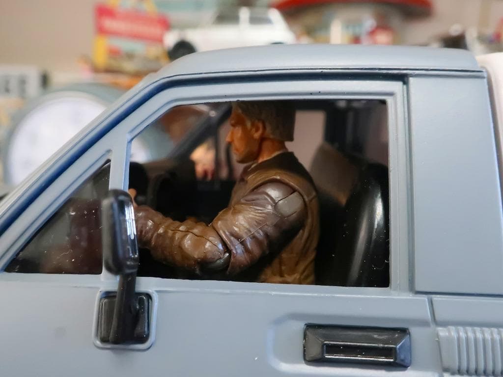 トヨタハイラックス クローラーラジコン VAN仕様 RTR フィギュア付