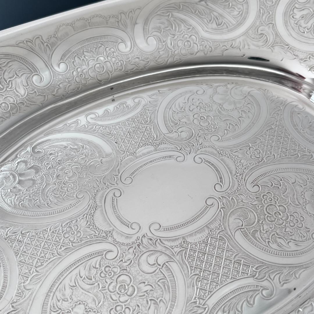 【英国】ブレッドプレート【シルバープレート】 優雅なチェイシング