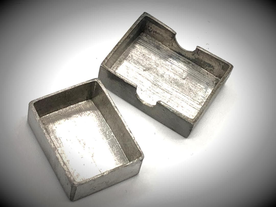 【 彫金小箱 江戸金工 】　ニッケル豆箱　手造　ケース付