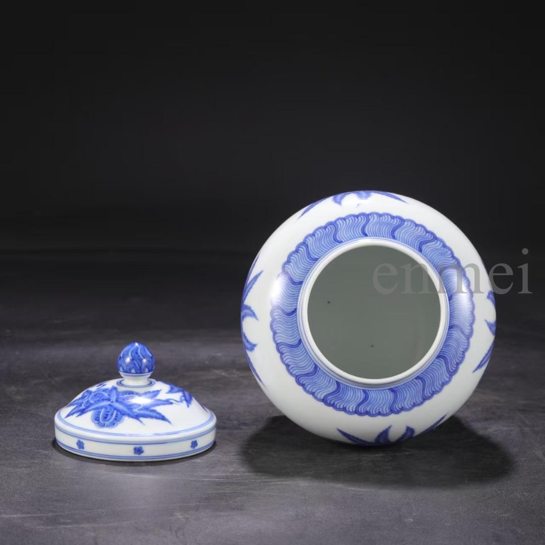 中国古美術・明成化年製款・青花磁団花果紋天字蓋壺・木箱付・文房具・茶道具・大茶箱