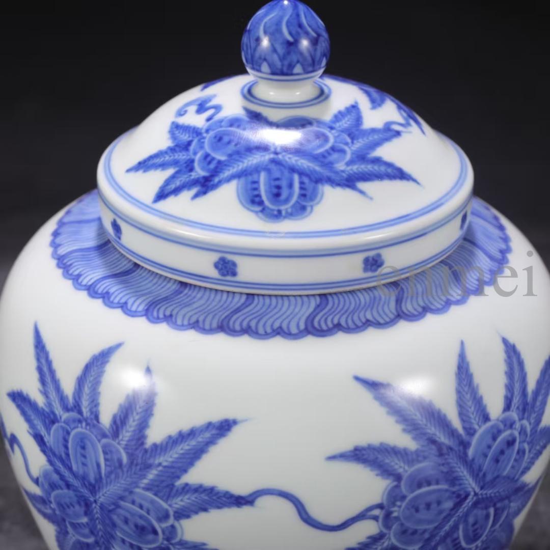 中国古美術・明成化年製款・青花磁団花果紋天字蓋壺・木箱付・文房具・茶道具・大茶箱