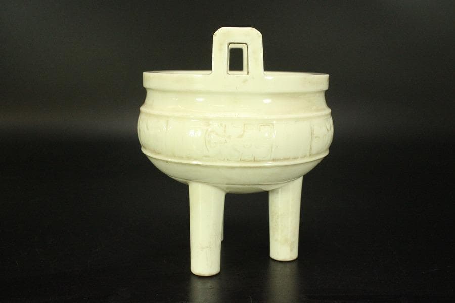 中国美術 白磁 饕餮紋 三足 双耳 香炉 高13.8cm(LC632)