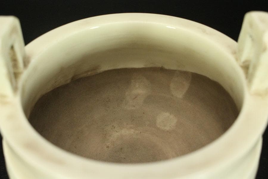 中国美術 白磁 饕餮紋 三足 双耳 香炉 高13.8cm(LC632)