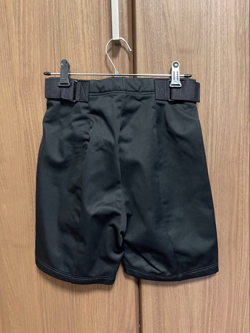 スキーレーシングスーツとウェア短パン