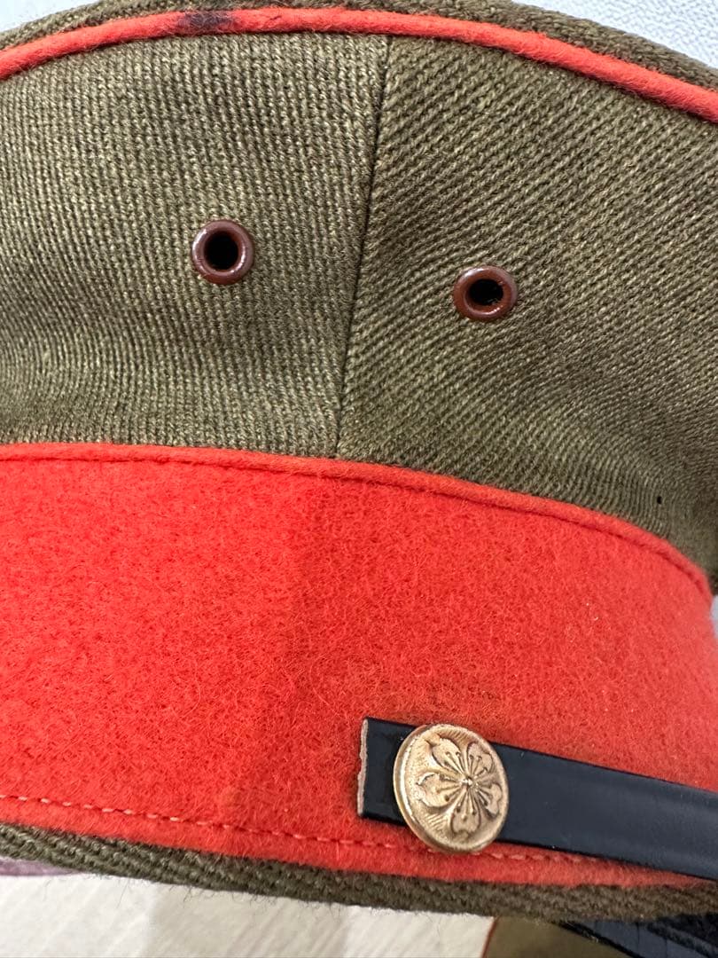 軍帽 赤と緑 星バッジ付き 帽子ケース付き