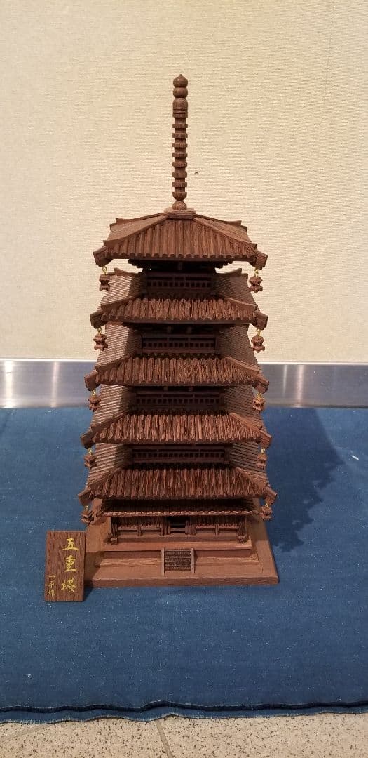 鉄刀木と書いて(たがやさん)と呼びます。唐木の中でも幻の銘木と言われた珍しい逸品