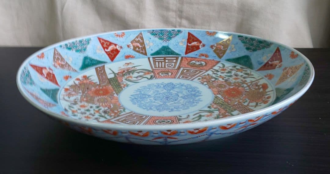 古伊万里 江戸時代中期 多彩な花柄の陶器の皿