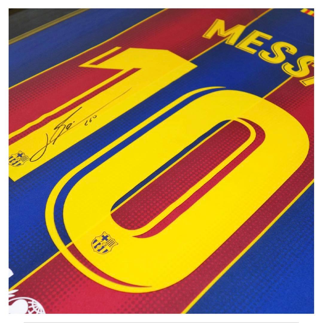 メッシ直筆サイン入りバルセロナ20/21ホームユニフォーム特製フレーム