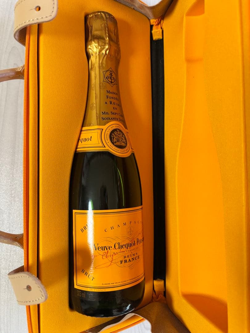 ヴーヴ・クリコ イエローラベル ブリュット 375ml 純正キャリングケース付き