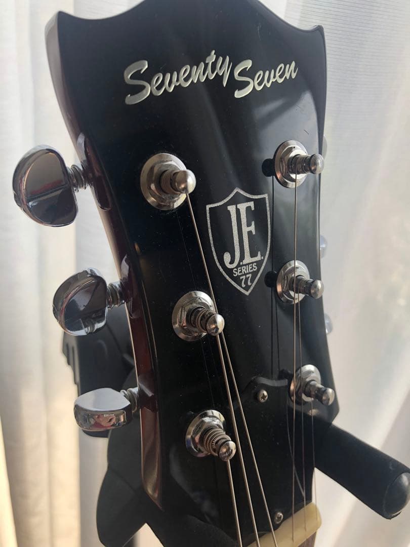 レッド セミホロウボディ エレキギター