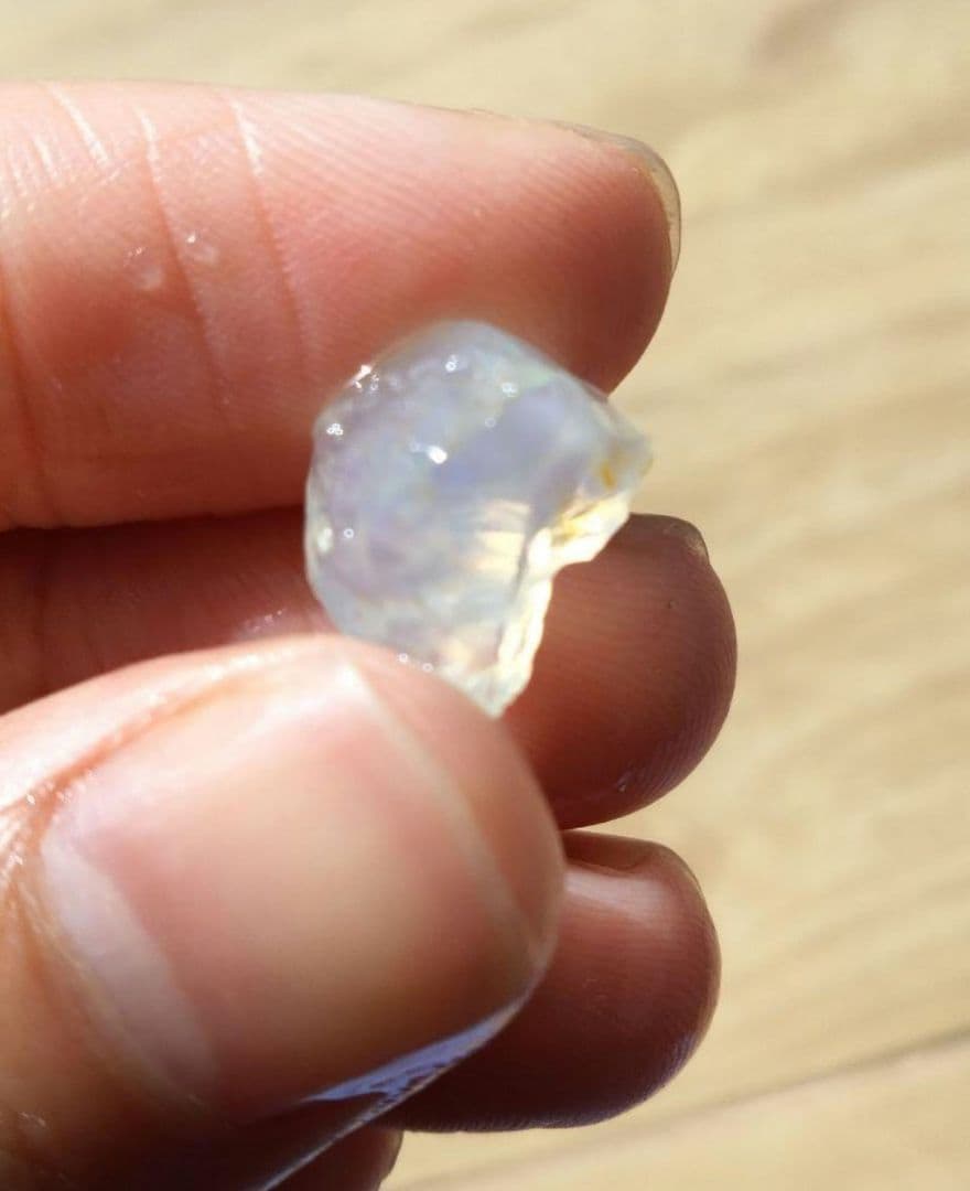 国産オパール　原石　国産　鉱物　国産鉱物　オパール　原石　美しいオパール99