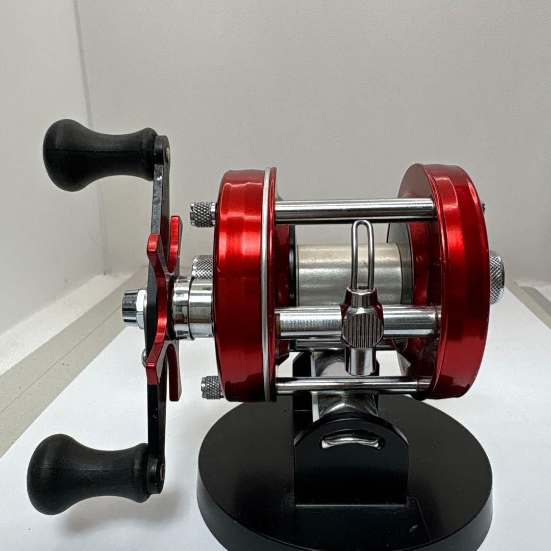 ABU Ambassadeur 5000 ベイトリール レッド