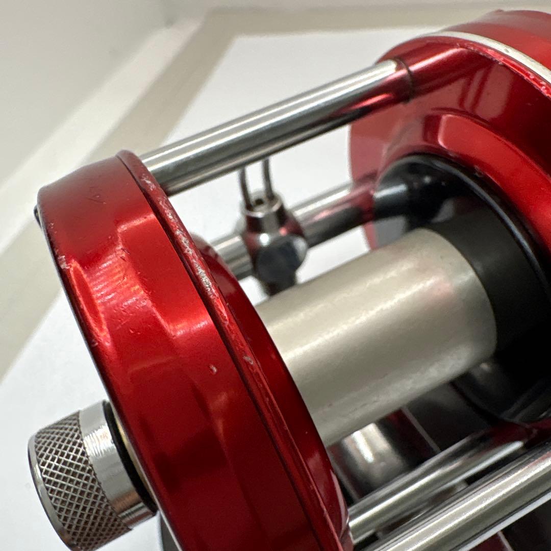 ABU Ambassadeur 5000 ベイトリール レッド