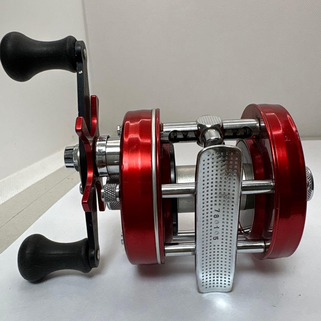 ABU Ambassadeur 5000 ベイトリール レッド