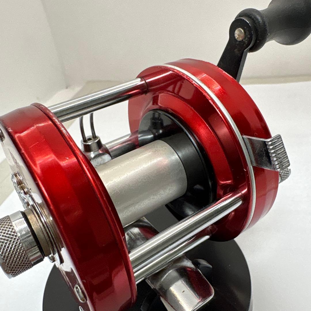 ABU Ambassadeur 5000 ベイトリール レッド