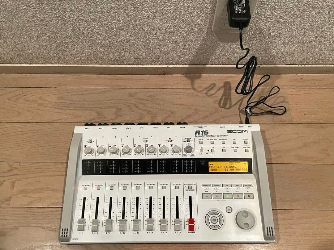 Zoom R16 マルチトラックレコーダー