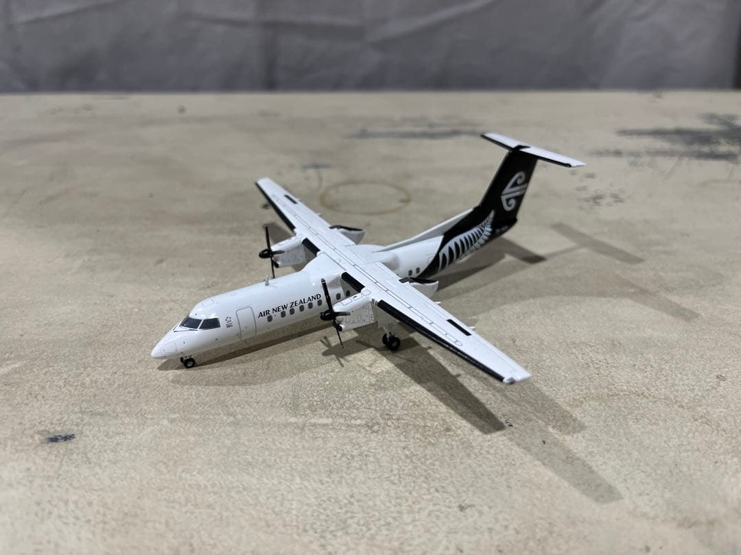 航空機・ヘリコプター BOMBARDIER DASH 8 Q300 AIR NEW ZEALAND
