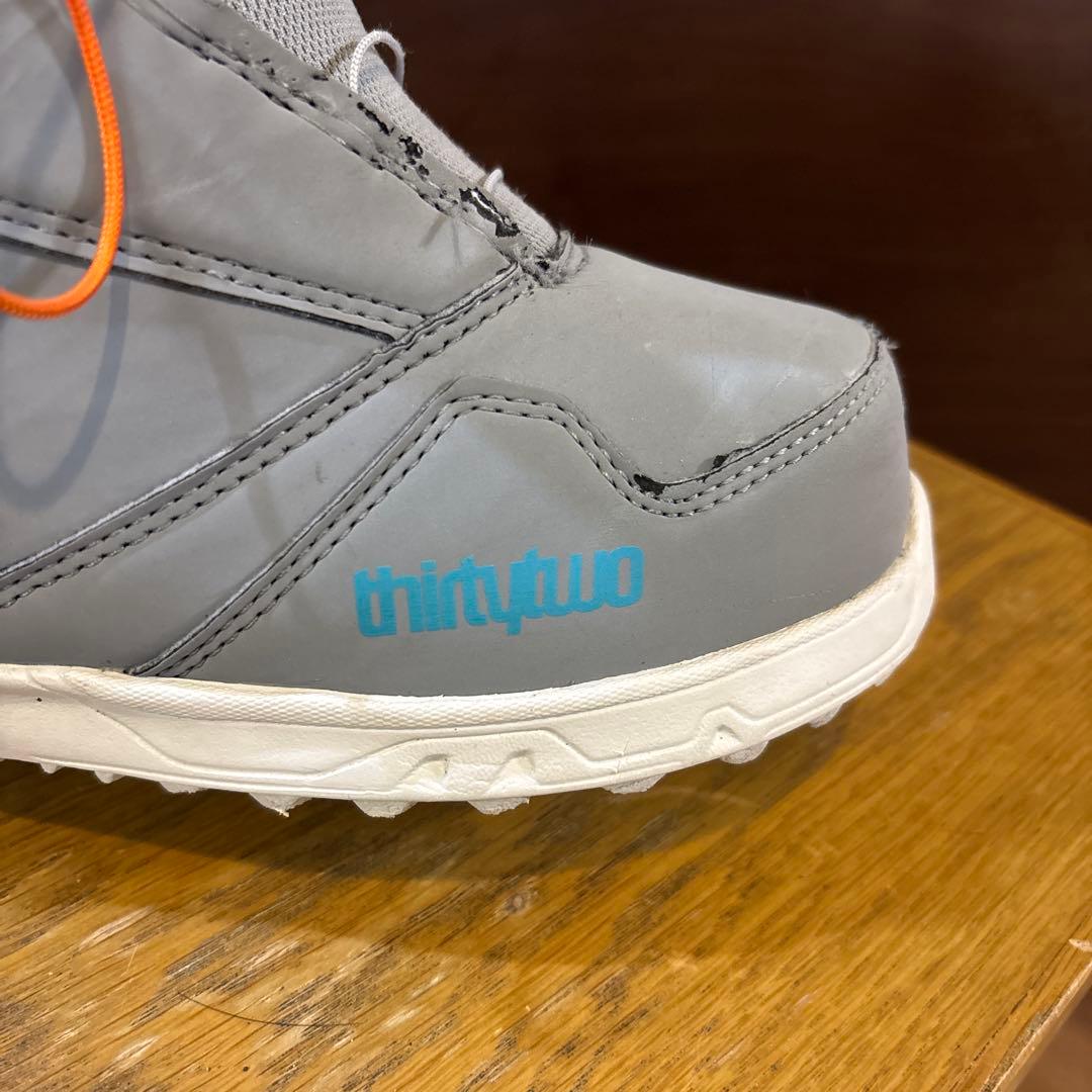 thirtytwoキッズ.女性用スノーボードブーツ グレー