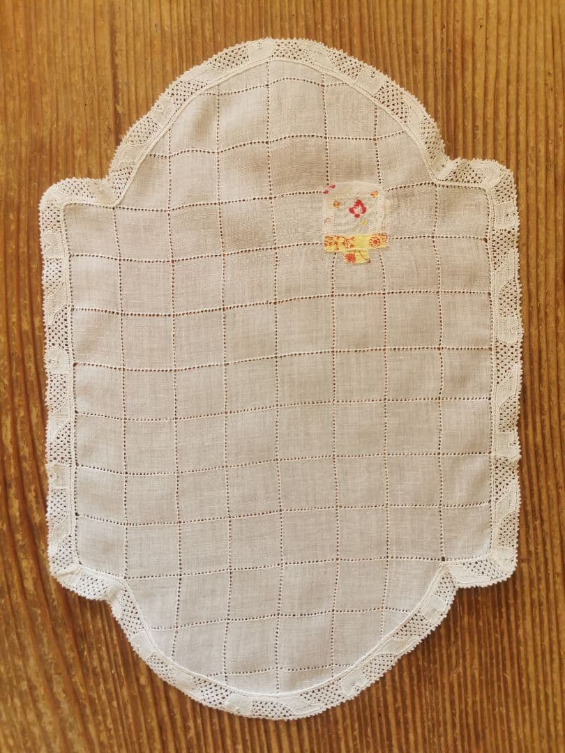 アンティーク ベルギーフランダースボビンレーストリム ドローンワーク変形ドイリー