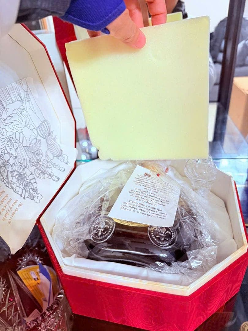 REMY MARTIN Louis XIII Cognac 赤い八角形パッケージ