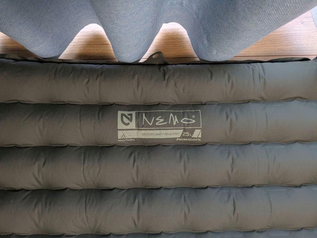 【ほぼ未使用】NEMO　インフレーターマット　VECTOR CAMP 25L