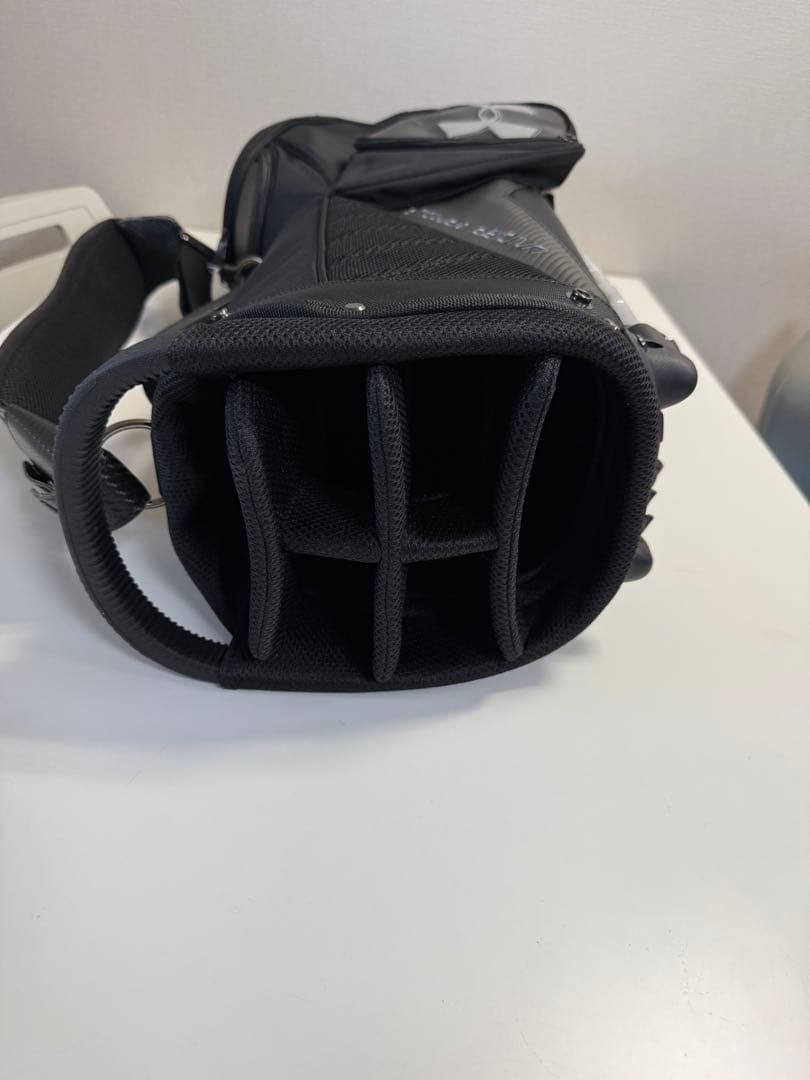 Under Armour キャディーバック　ブラックカーボン調セルフスタンド