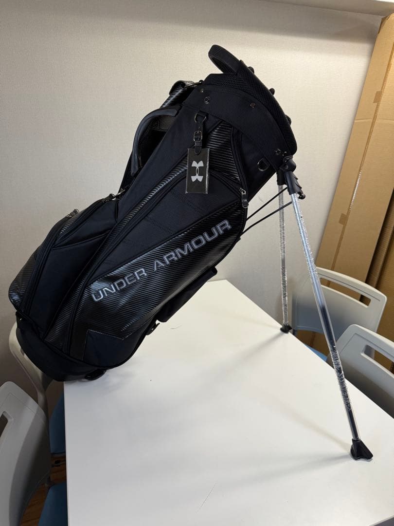 Under Armour キャディーバック　ブラックカーボン調セルフスタンド