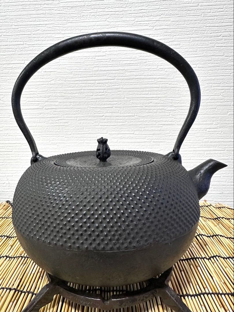 未使用品、タグ付　南部耕雲堂名人雅泉造　２０型アラレ　南部鉄瓶　南部鉄器