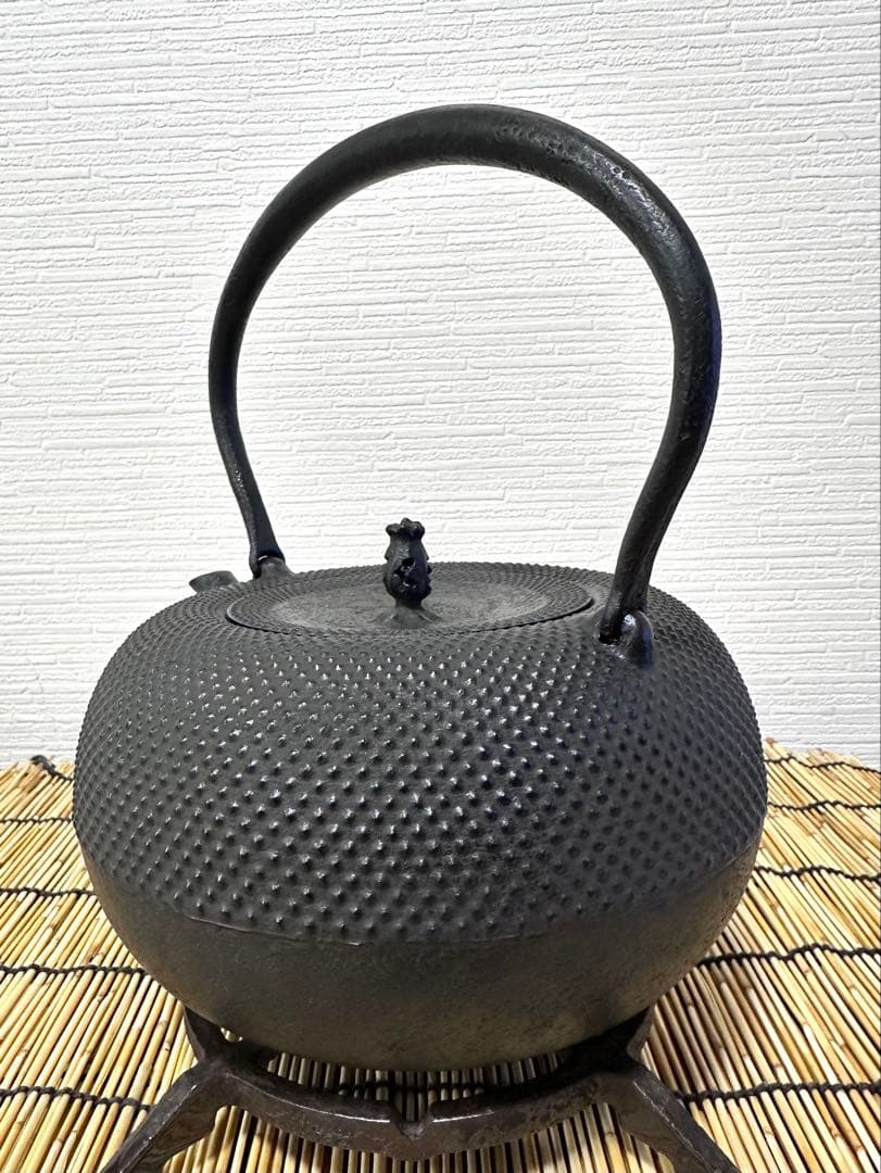 未使用品、タグ付　南部耕雲堂名人雅泉造　２０型アラレ　南部鉄瓶　南部鉄器