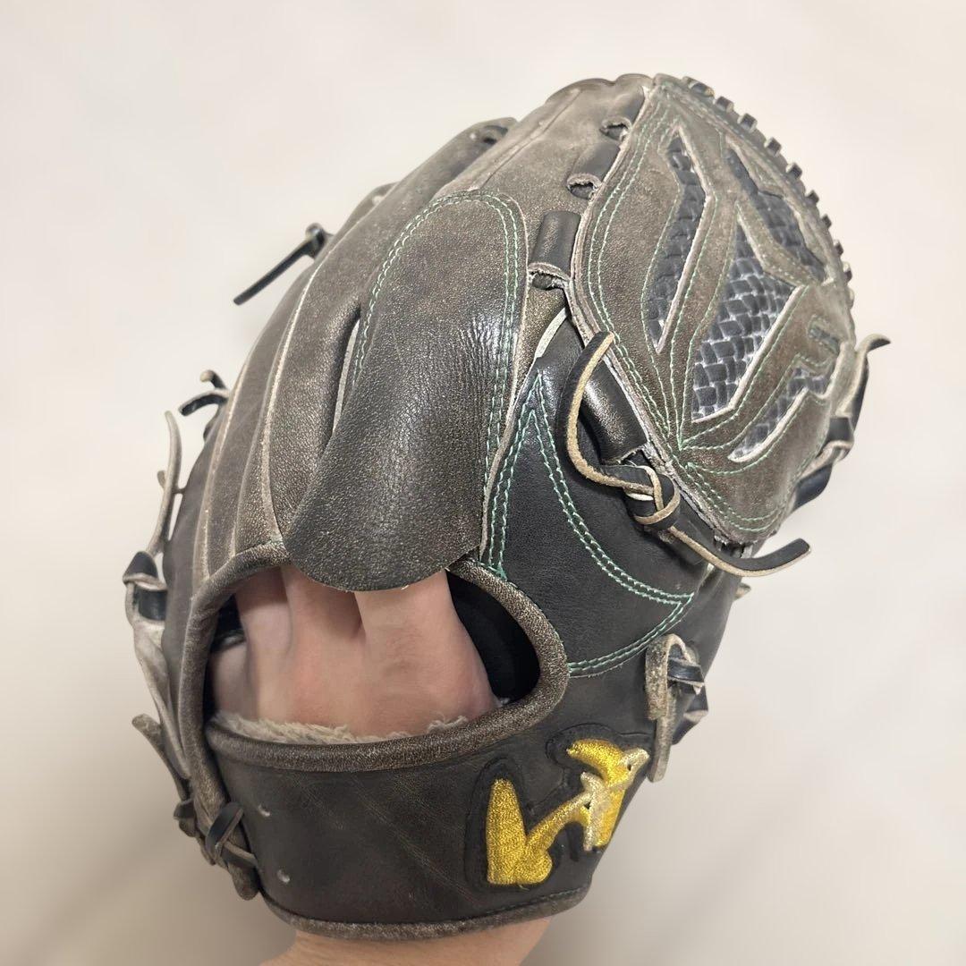硬式野球グローブ 黒/グレー