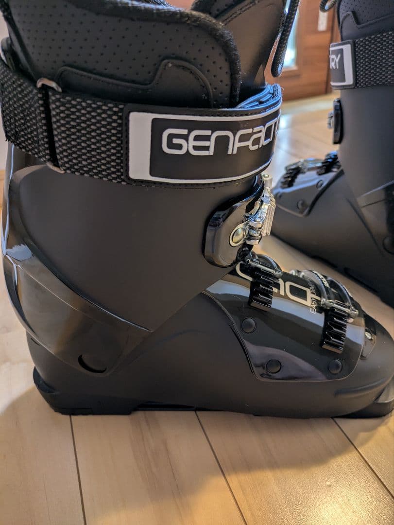 あ*め様 GENFACTORY DACHS　厳 スキーブーツ 使用3回　美品　収