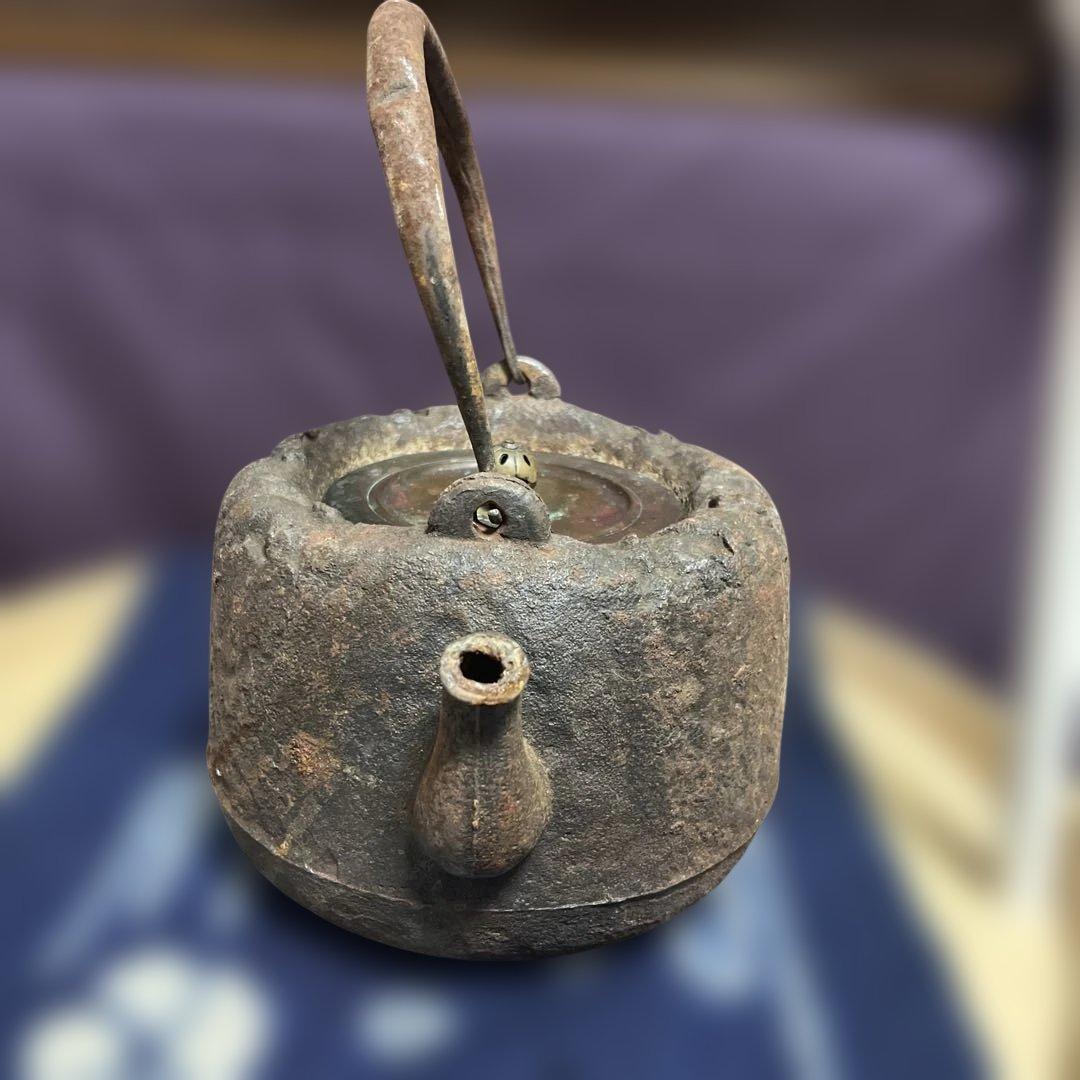 龍文堂造　鉄瓶　茶道具　煎茶道具　時代物　アンティーク　岩肌道安形銅蓋鉄瓶
