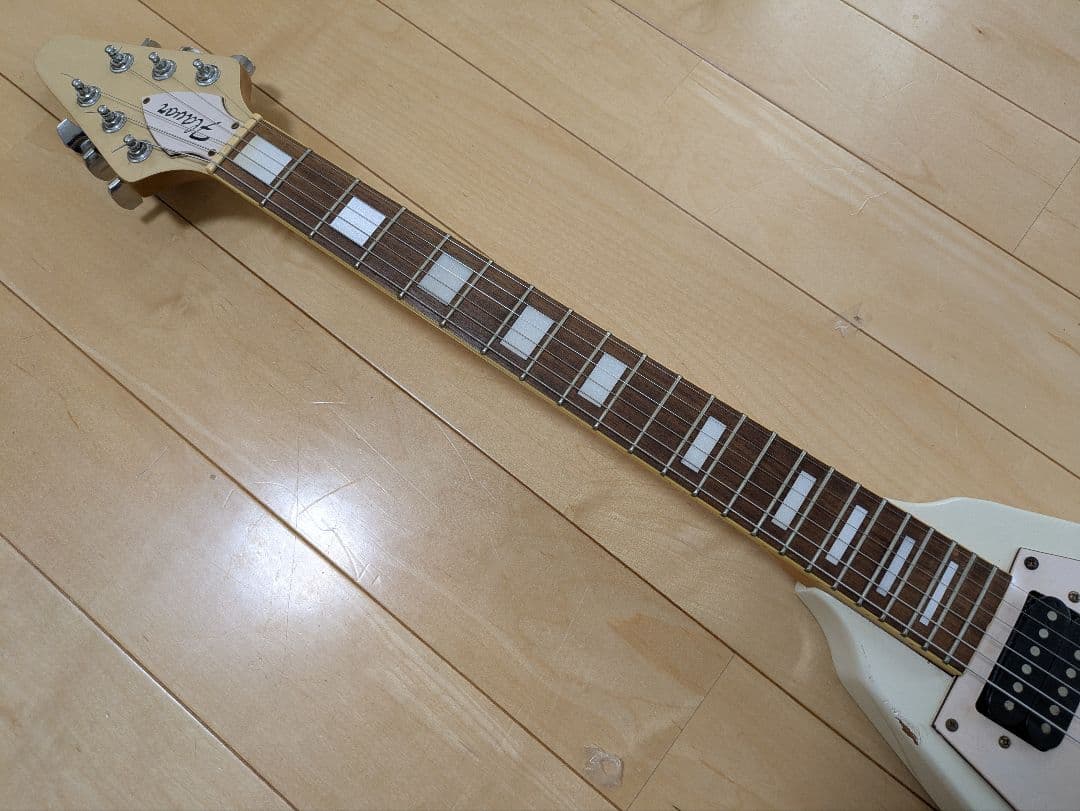 Flavor　flyingV タイプ　エレキギター